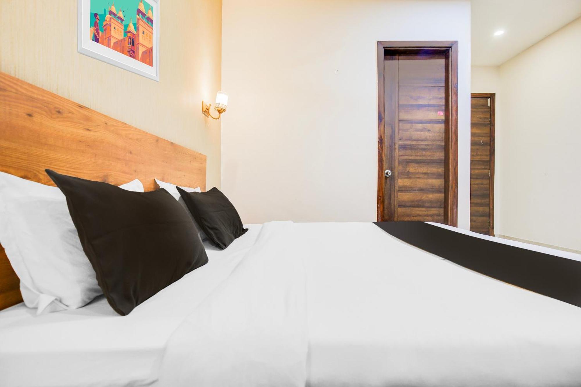 Super Townhouse Grand Fortune Amritsar Buitenkant foto