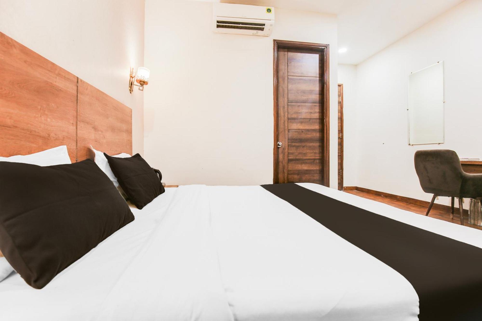 Super Townhouse Grand Fortune Amritsar Buitenkant foto