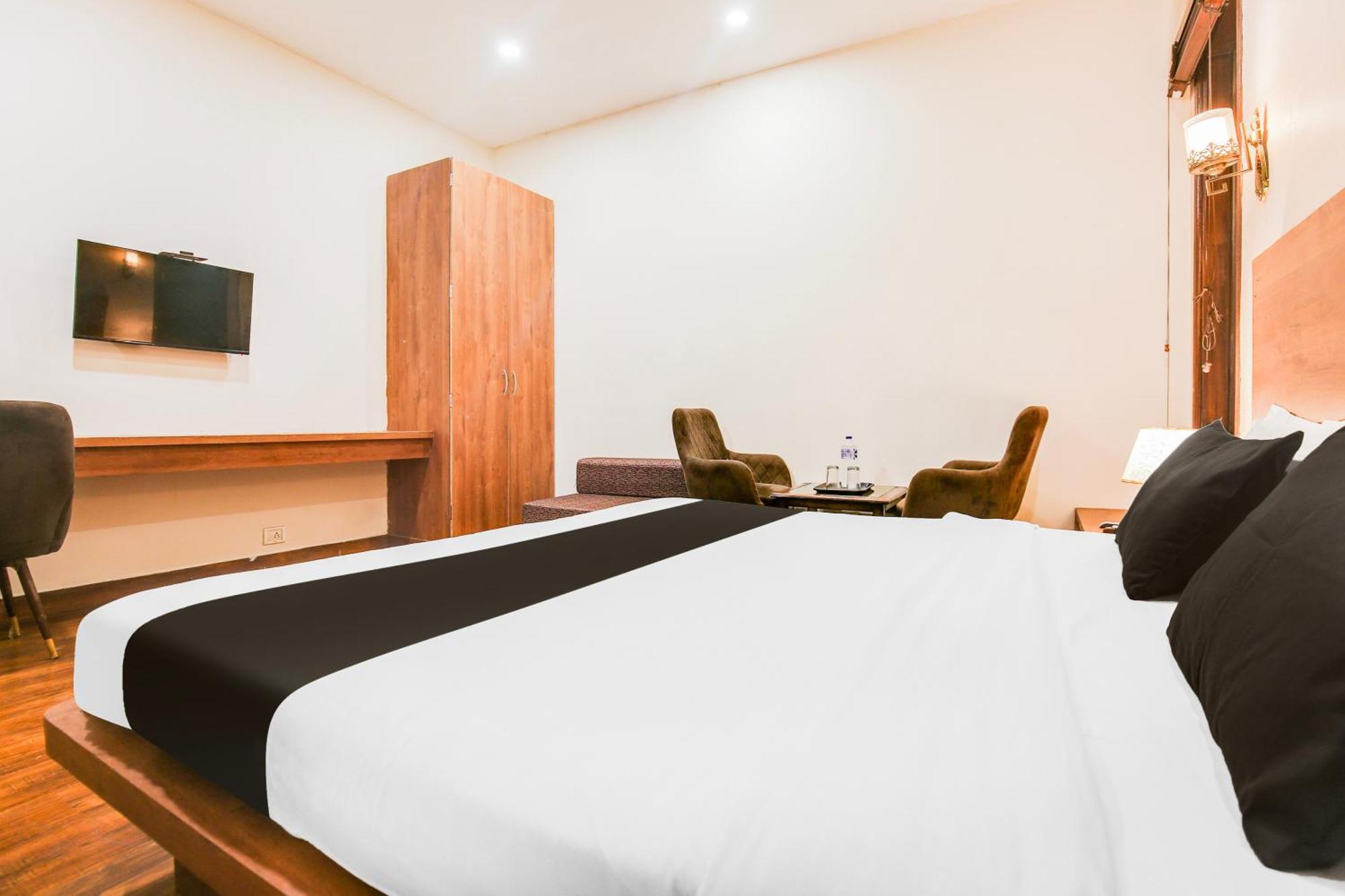 Super Townhouse Grand Fortune Amritsar Buitenkant foto