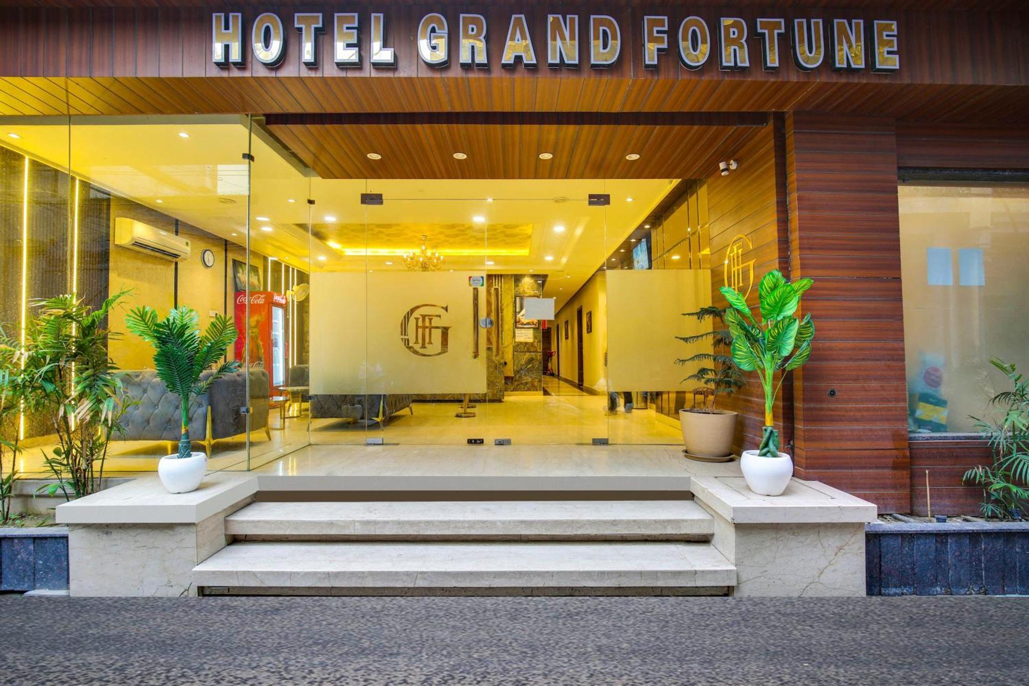 Super Townhouse Grand Fortune Amritsar Buitenkant foto