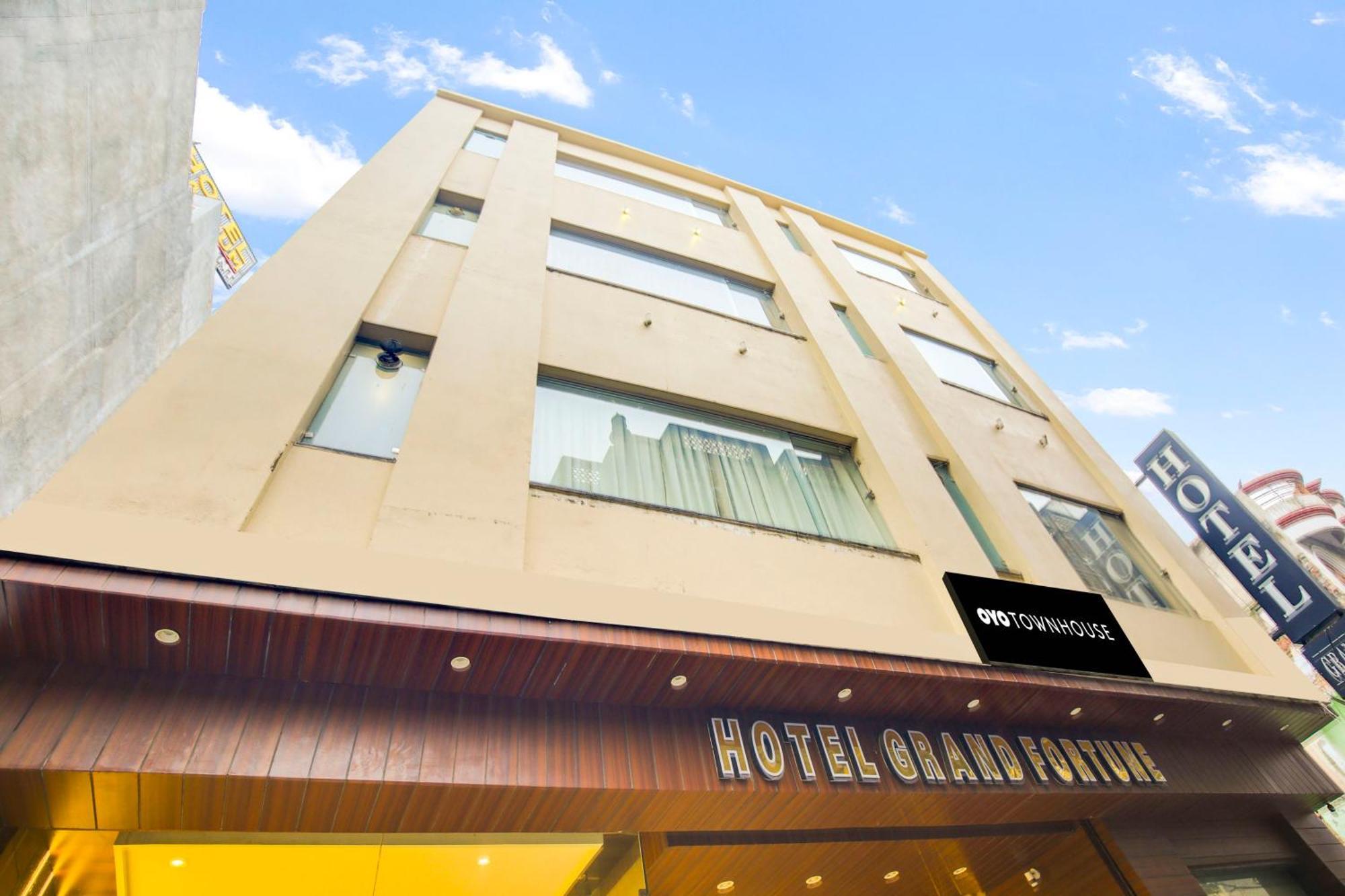 Super Townhouse Grand Fortune Amritsar Buitenkant foto