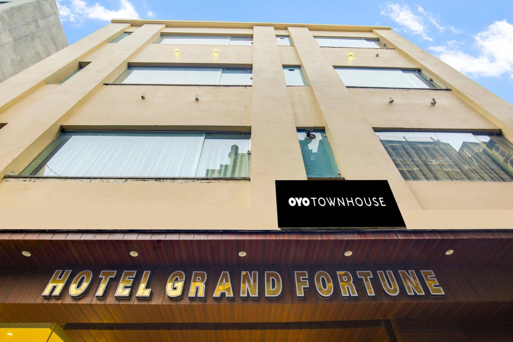 Super Townhouse Grand Fortune Amritsar Buitenkant foto