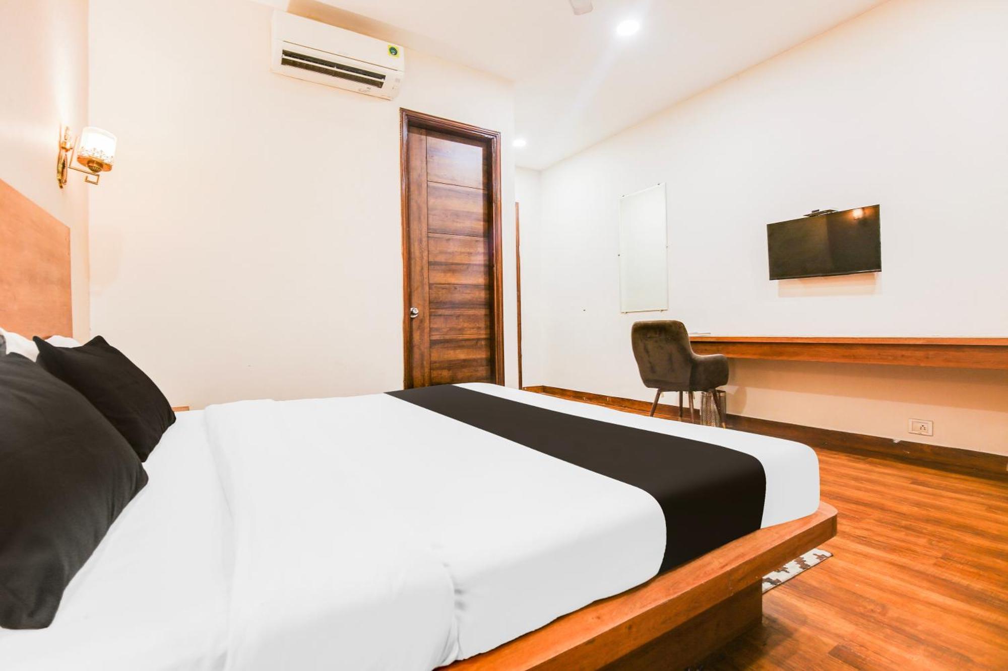 Super Townhouse Grand Fortune Amritsar Buitenkant foto